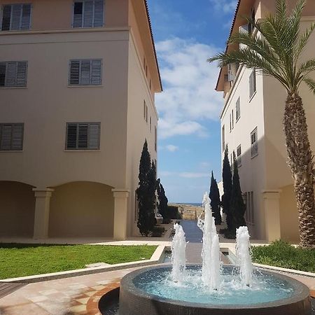 The Lighthouse Apartment Paphos ภายนอก รูปภาพ