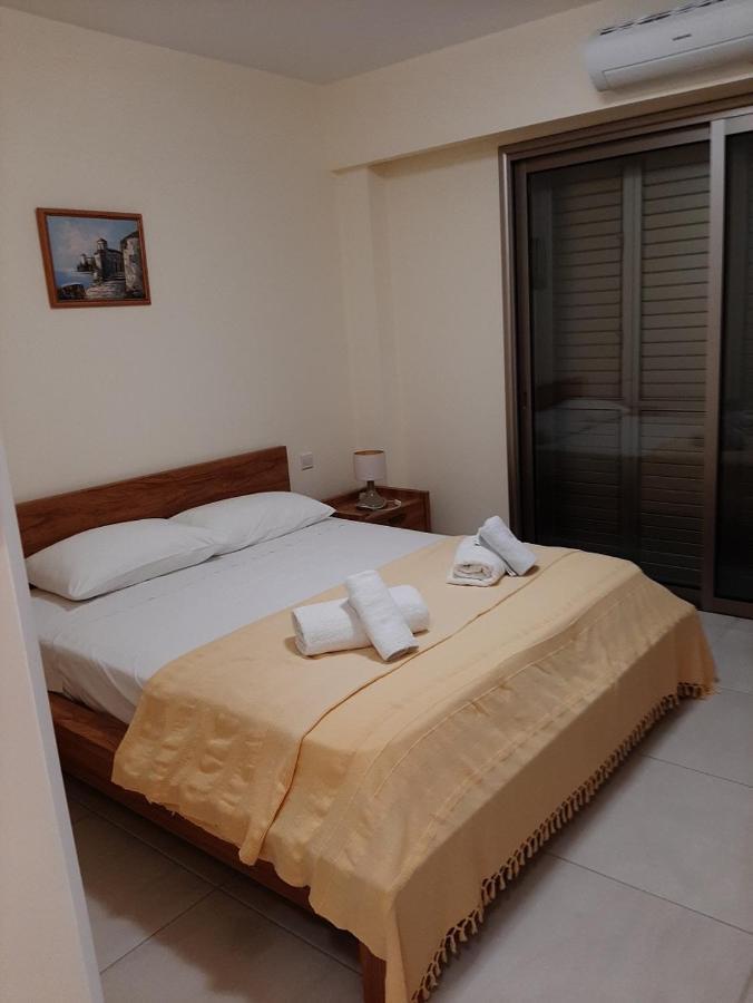 The Lighthouse Apartment Paphos ภายนอก รูปภาพ