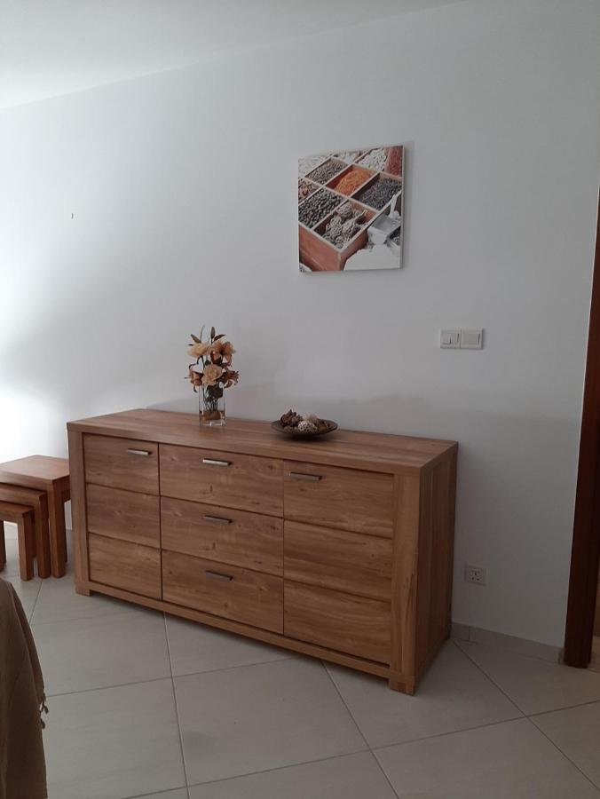 The Lighthouse Apartment Paphos ภายนอก รูปภาพ