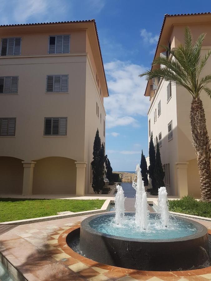 The Lighthouse Apartment Paphos ภายนอก รูปภาพ