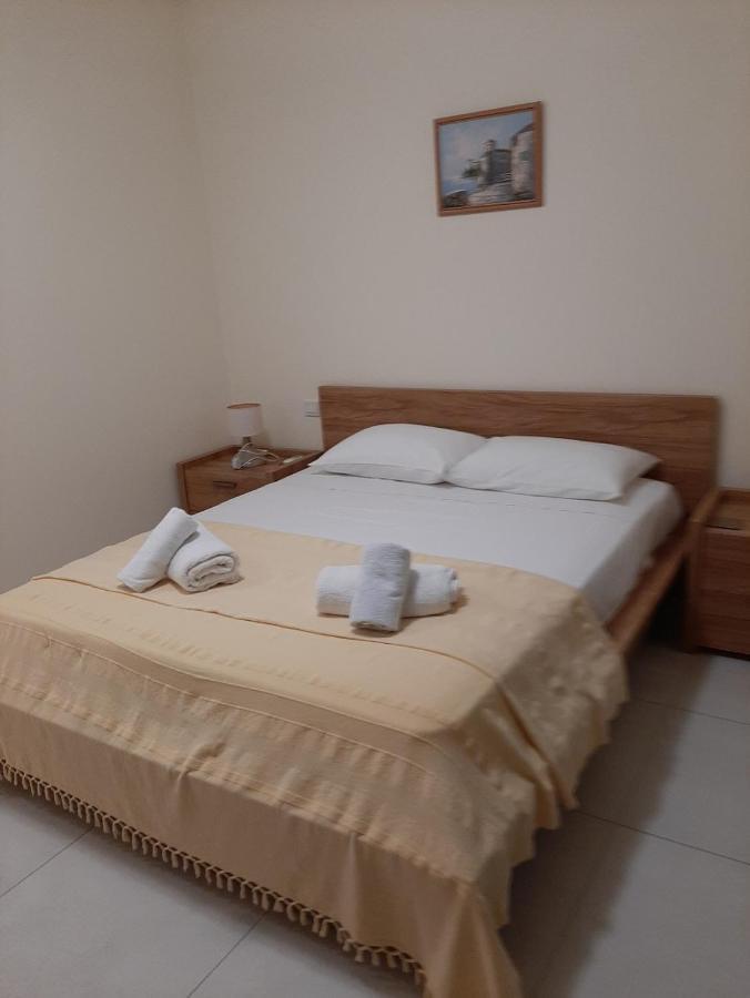 The Lighthouse Apartment Paphos ภายนอก รูปภาพ