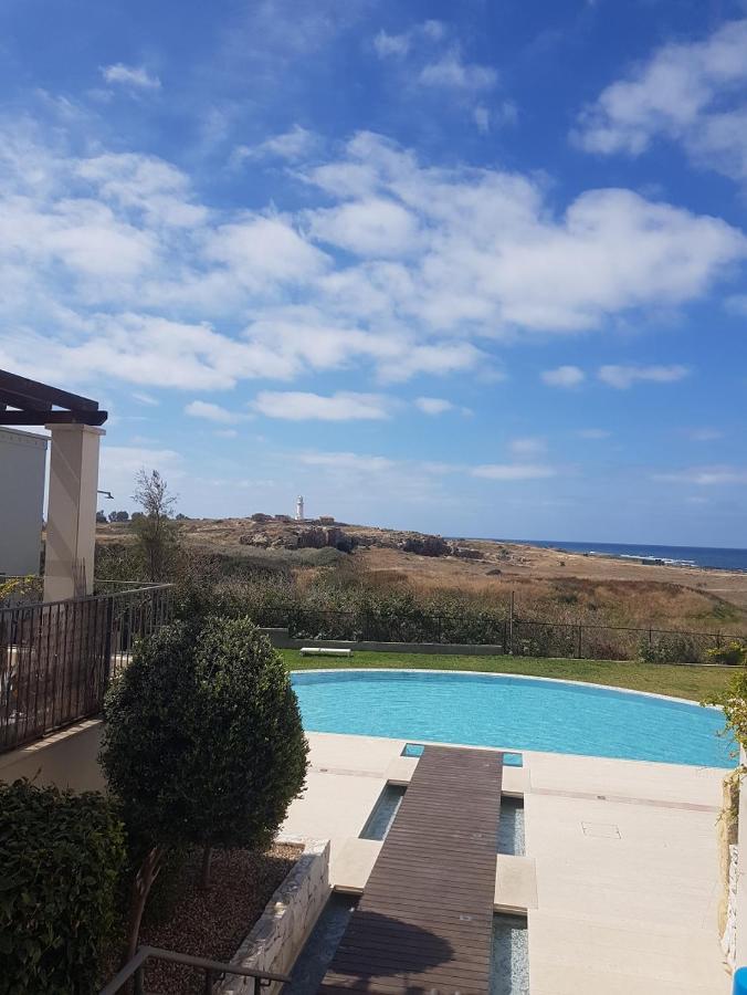 The Lighthouse Apartment Paphos ภายนอก รูปภาพ