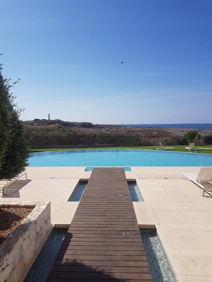 The Lighthouse Apartment Paphos ภายนอก รูปภาพ