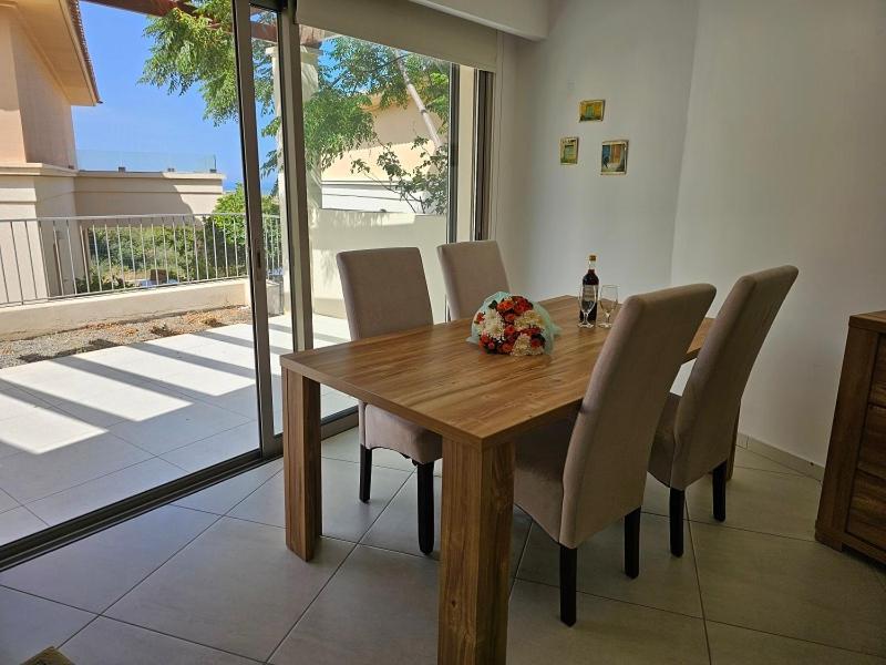 The Lighthouse Apartment Paphos ภายนอก รูปภาพ